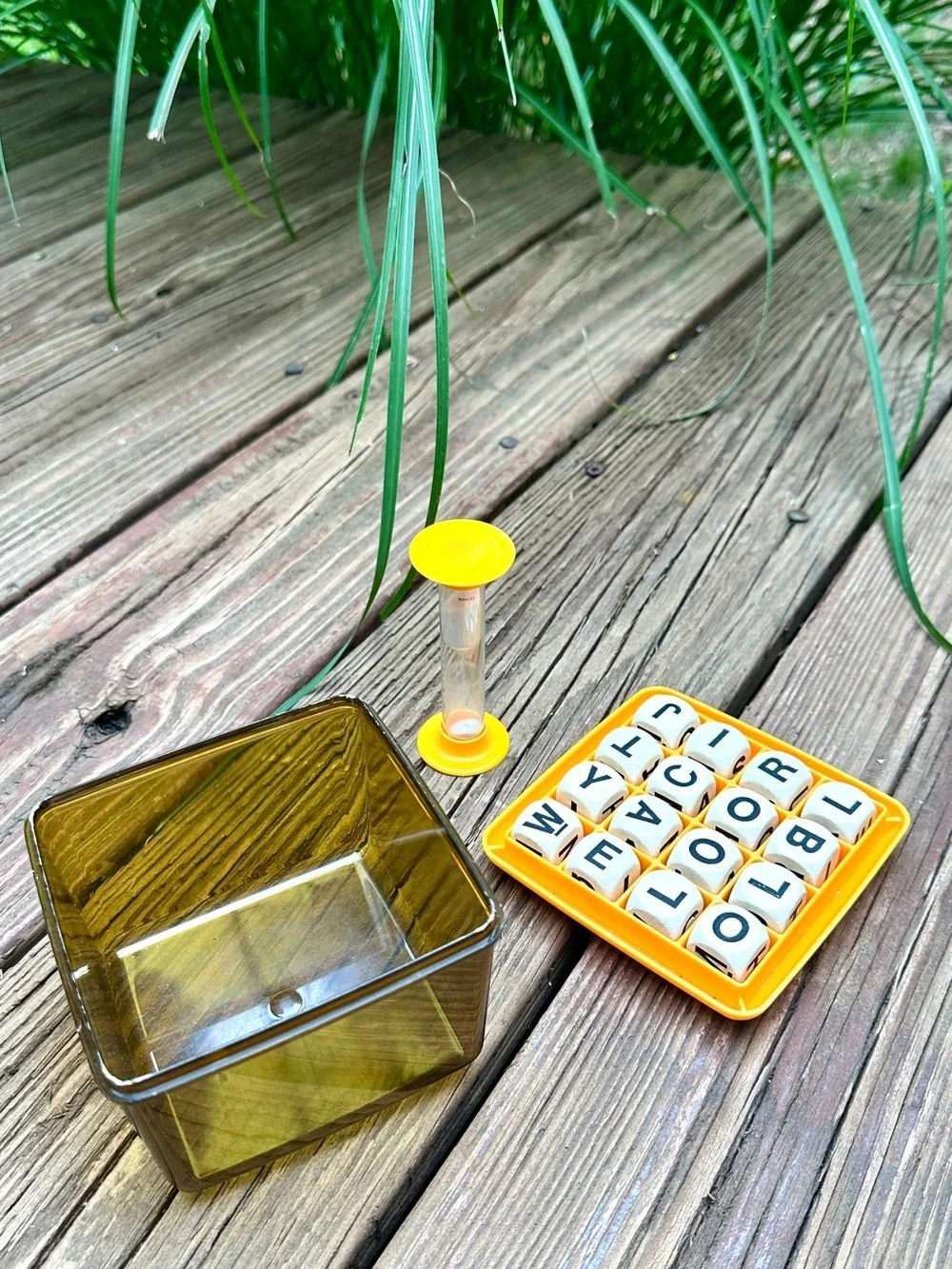 Vingate Boggle Word Game by Parker Brothers Complete Set